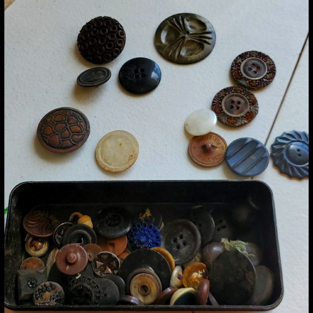Lot of vintage/antique buttons